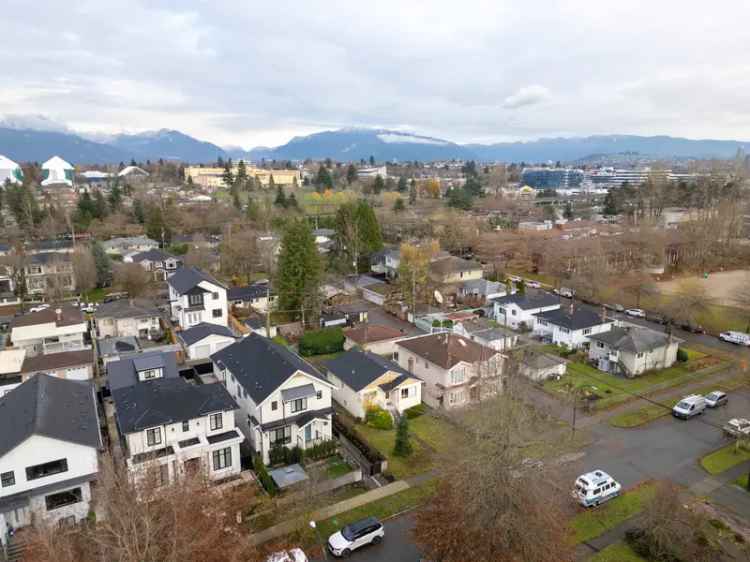 2577 E 16TH Avenue in Vancouver: Renfrew Heights House for sale (Vancouver East)  : MLS®# R2948806