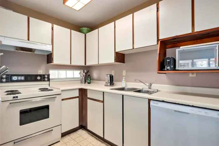 Kitsilano Condo for Sale 1 Bedroom Pet Friendly Parking