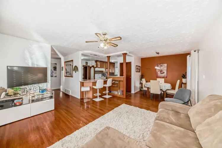 House For Sale in Calgary, Alberta