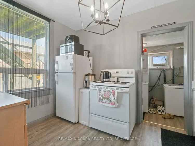2.5-Storey Duplex - Investor or Multi-Generational Family Home