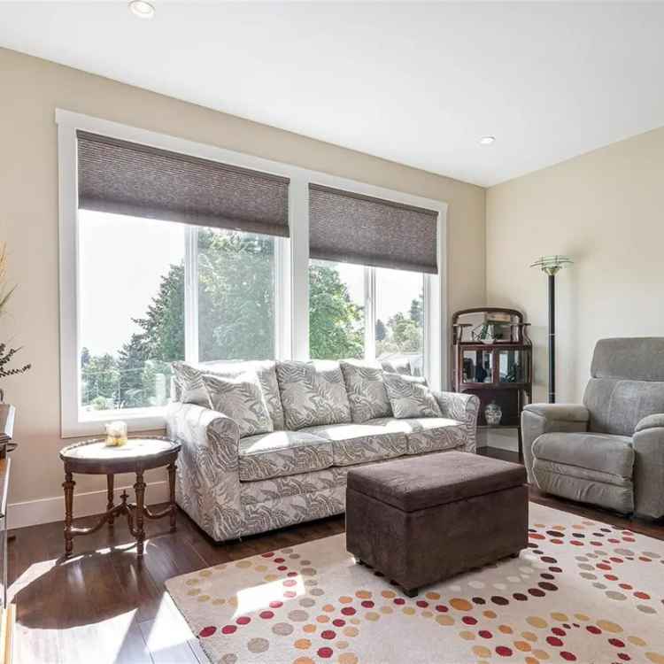 2016 Built 3 Bed 3 Bath Half Duplex with Ocean View and Orchard