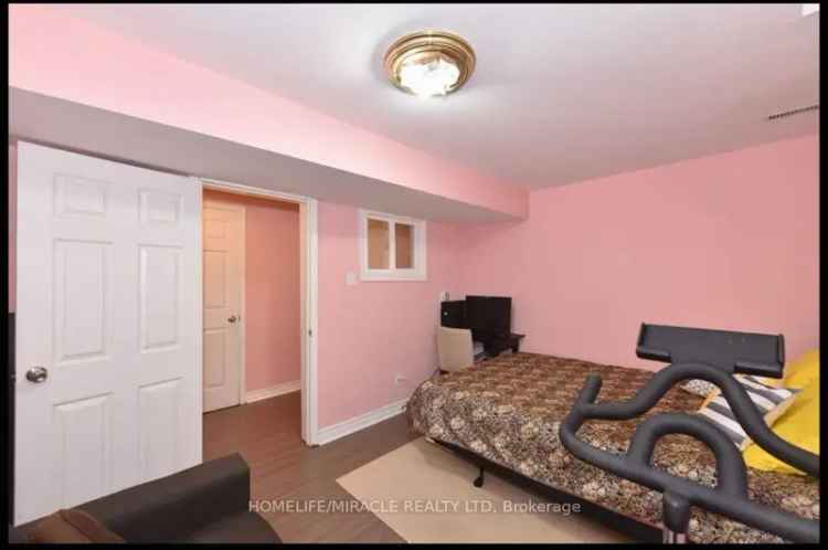 House For Sale in Toronto, Ontario