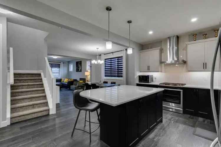 Duplex For Rent in Calgary, Alberta