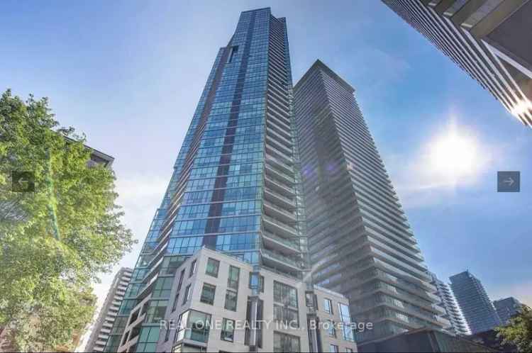 Rent Luxurious Condo in Downtown Chaz Yorkville with Skyline Views