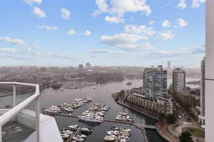 Yaletown Penthouse Condo at Marinaside Resort Stunning City Views