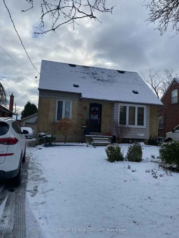 House For Sale in Toronto, Ontario