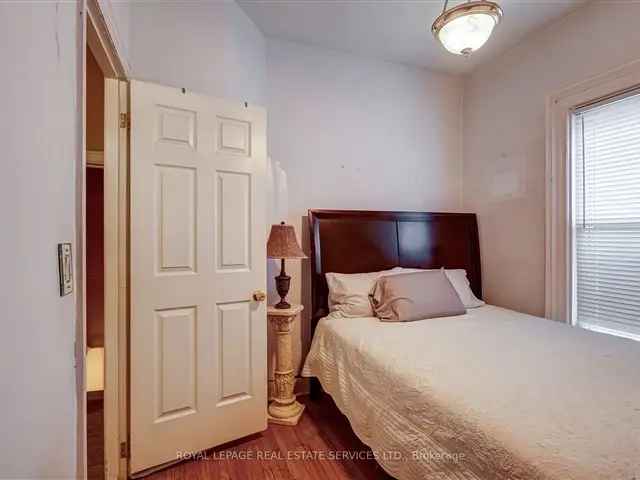 House For Sale in Toronto, Ontario