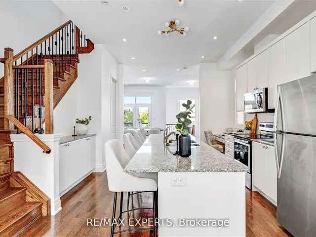 Townhouse For Sale in Vaughan, Ontario