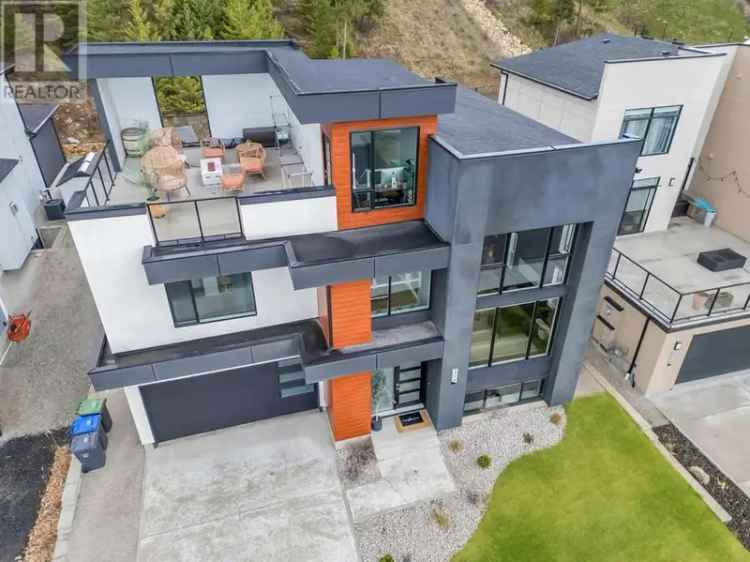 Luxury Lakeview Home in Kelowna - Rooftop Deck & Pool