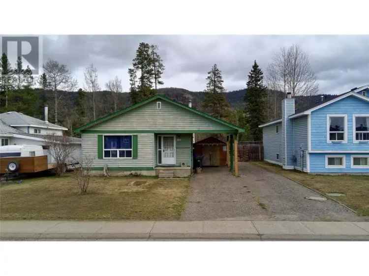 Beautifully Renovated Home with Mountain Views