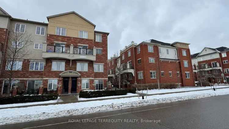 Updated 2-Bedroom Condo Townhouse Near Shopping Dining