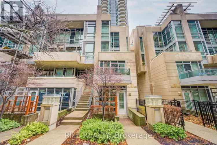 Stunning 2 Bedroom 3 Bathroom Stacked Townhouse Near Finch Subway