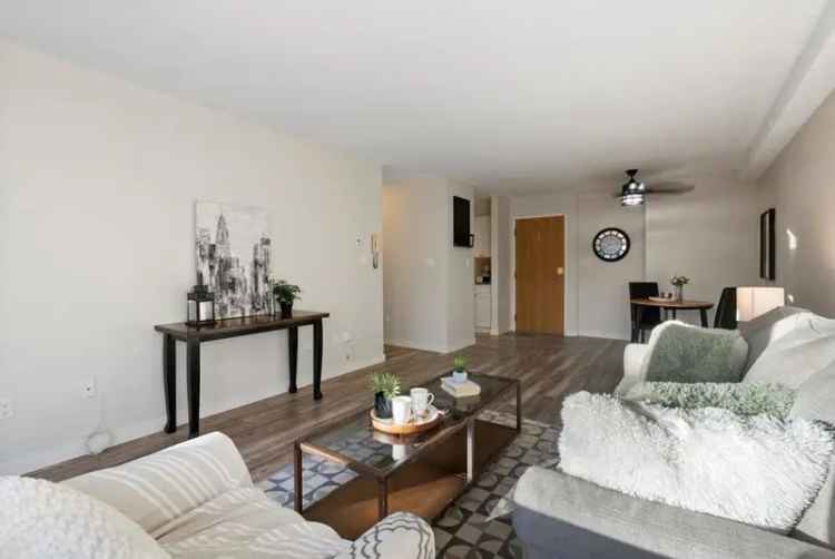 Condo For Sale in Surrey, British Columbia