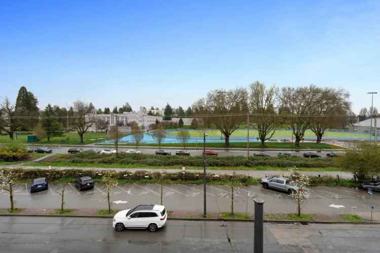 Kerrisdale Penthouse Condo for Sale 2 Beds 1 Parking