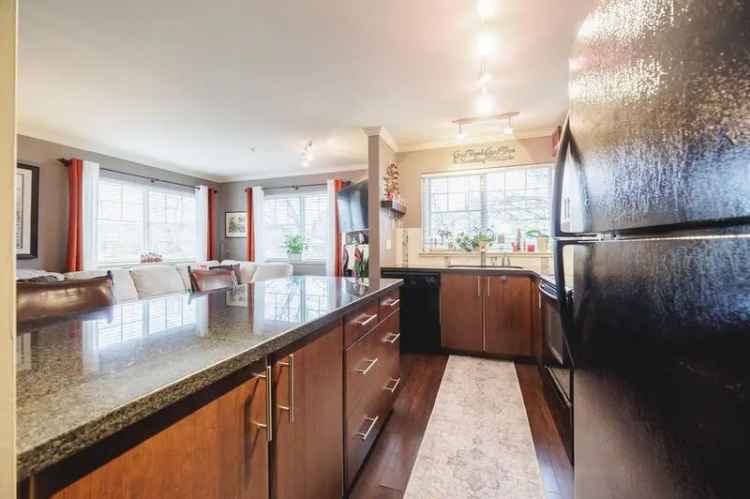 Condo For Sale in Surrey, British Columbia