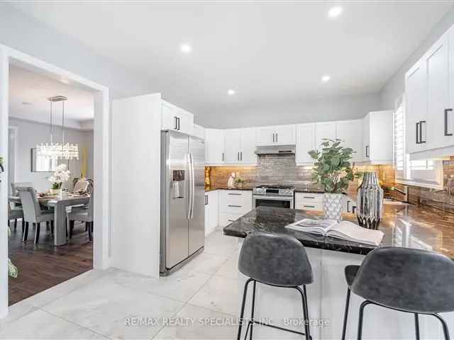 Luxury Detached Home on Ravine Lot 4 2 Beds 5 Baths