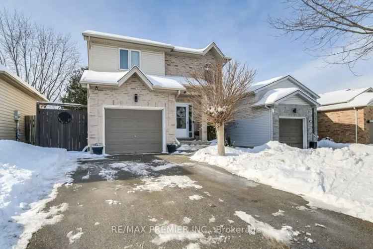 Beautiful 2-Storey Brick Home in Pond Mills