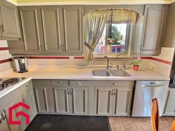 4 Bedroom Brick Bungalow near Downtown and Park