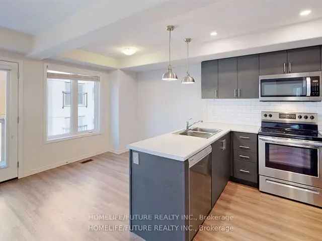 3 Bed 3 Bath Townhouse Near Trent University