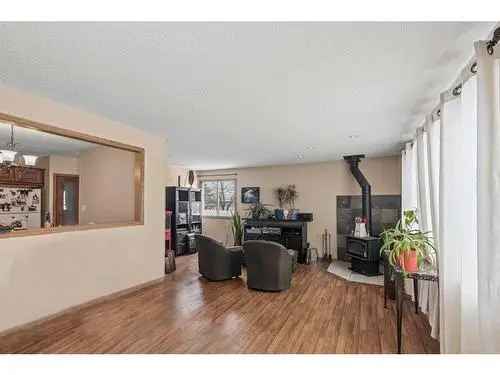 Buy House in Highland Park Grande Prairie with In Law Suite and Large Yard