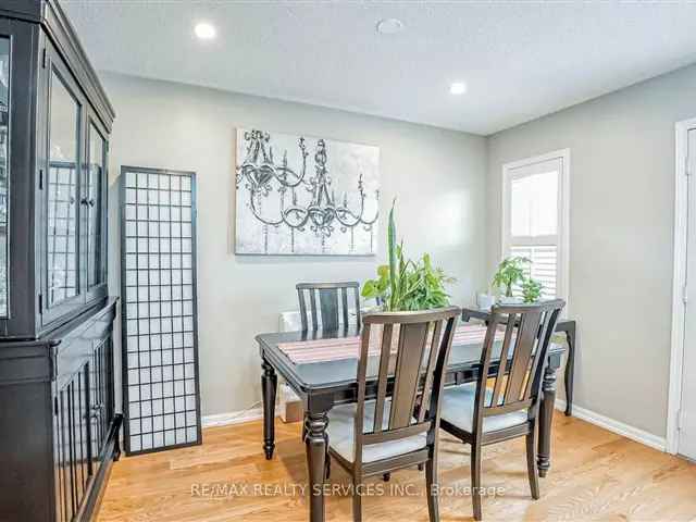 Bright 2 Bed 3 Bath Townhome in Milton's Coates Neighbourhood