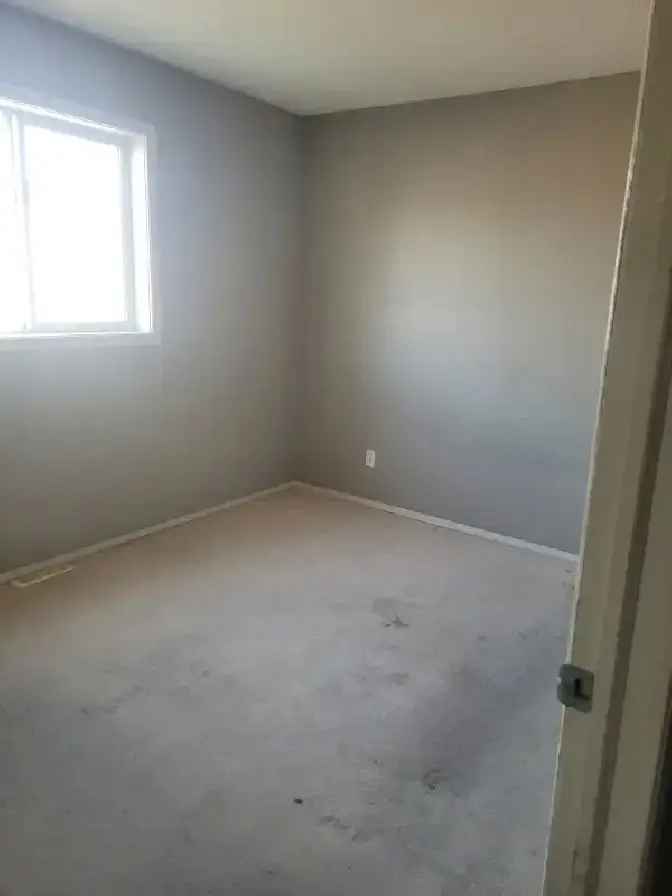 Room for Rent $800, Private,Util.lnc,Pets? North Cental,On Bus,