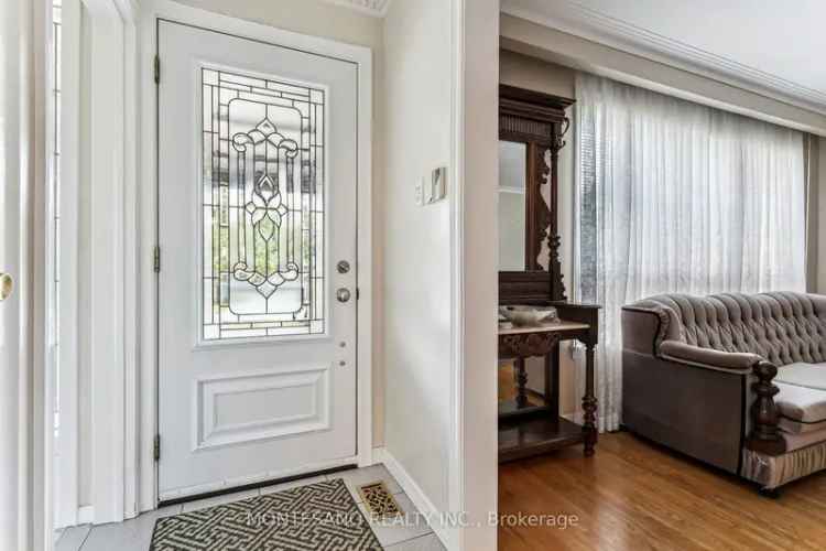 House For Sale in Richmond Hill, Ontario