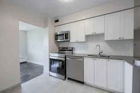 1 room apartment of 351 m² in Toronto