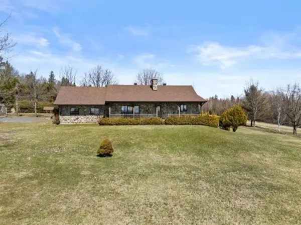 Country House for Sale Estrie 3 Bedrooms 2 Bathrooms Double Garage