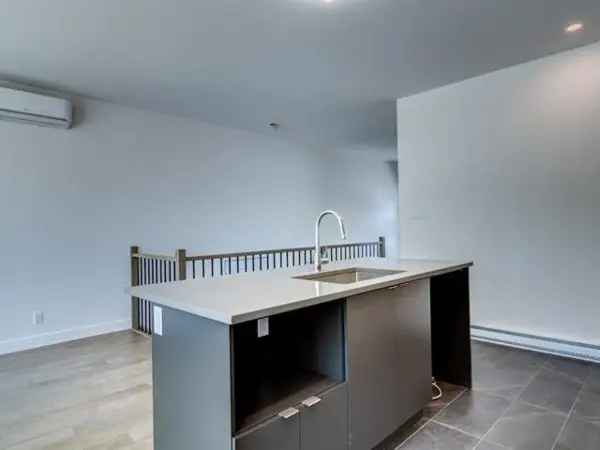 Bungalow Semi-detached House for Sale in Sorel-Tracy