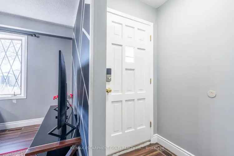 Spacious 4-Level Backsplit Semi-Detached Home Near Schools