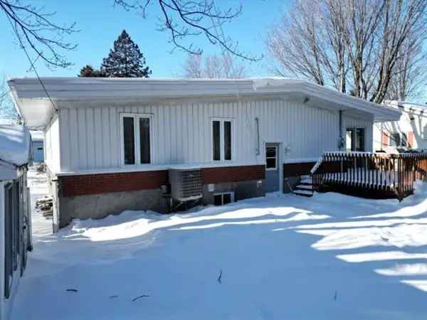 Bungalow for sale (Quebec North Shore) #RC673