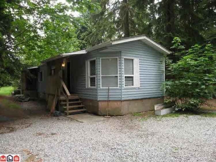 5.15-Acre Property with 2-Bedroom Mobile Home - Country Living near Town