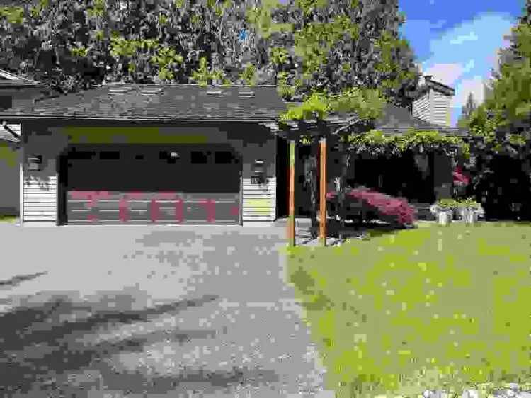Single Level Home with Loft in Pinewood Catchment