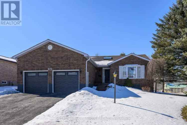 Rent Spectacular Bungalow in a Quiet Neighbourhood with In-law Suite Potential