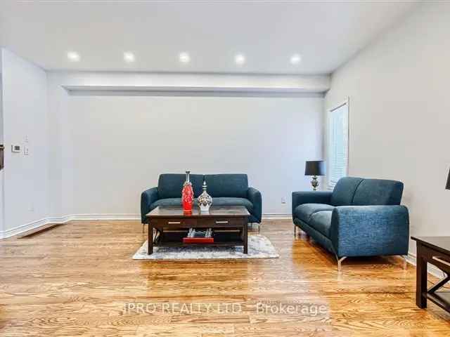 House For Sale in Barrie, Ontario