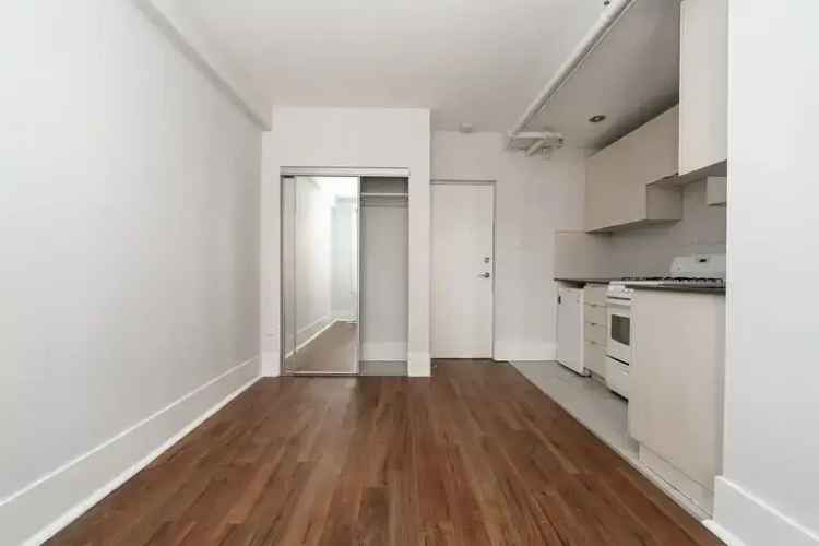 Apartment For Rent in 160, Huron Street, Toronto, Ontario