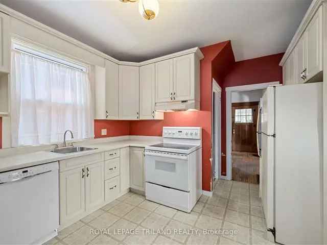 House For Sale in St. Thomas, Ontario