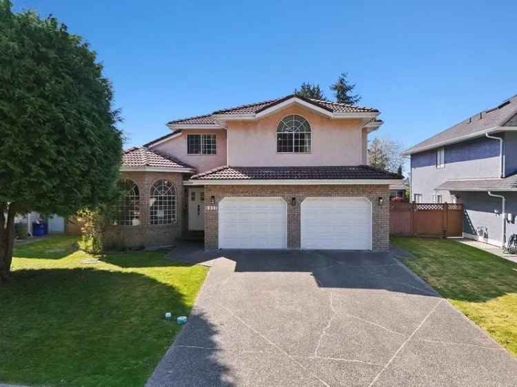 Custom-Built Family Home 3774 sq ft