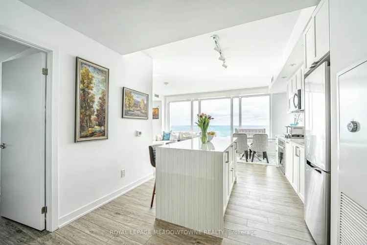 Stunning Lake Ontario View 2-Bed Suite High Park