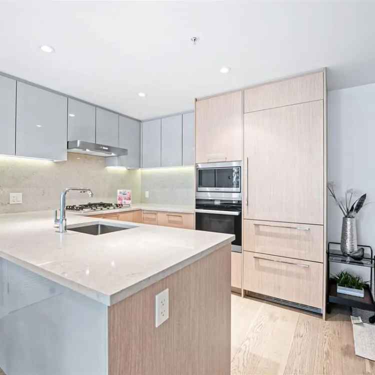 Luxury Condo near Skytrain in Richmond