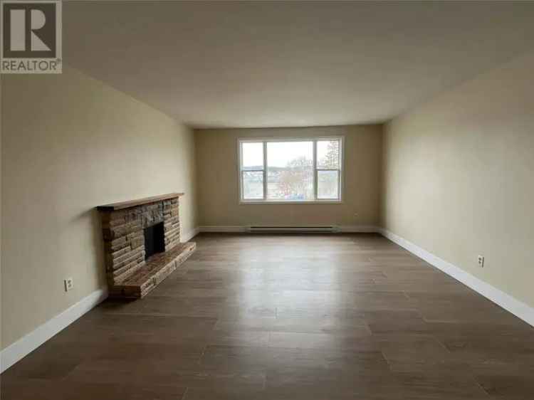 Three Unit Home Great For Investors