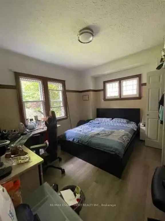 House For Sale in Hamilton, Ontario