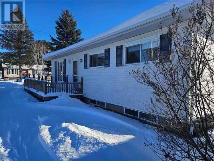 House For Sale in 285, Eva Street, Greater Sudbury, Ontario