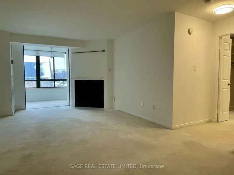 Spacious 1+Den Condo in Downtown Toronto One Park Lane