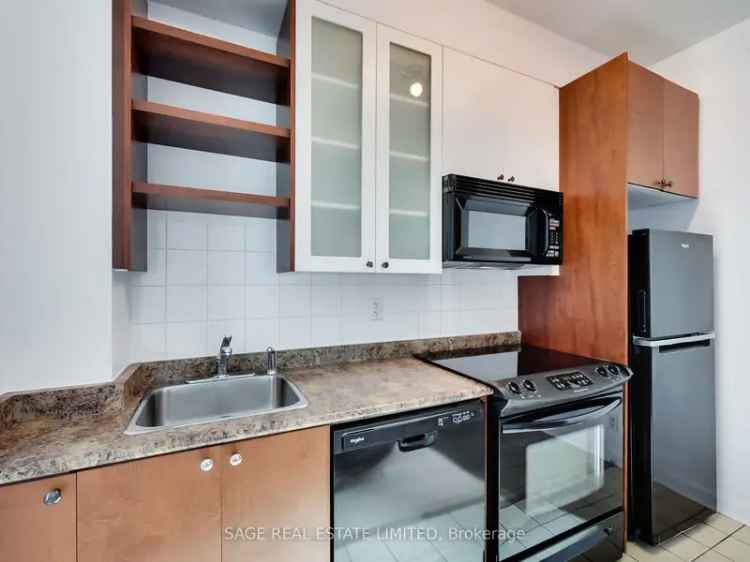 Waterfront Studio Condo: Ideal for First-Time Home Buyers and Investors