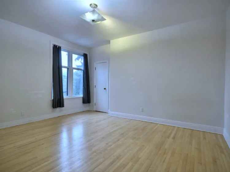Apartment For Rent in 832, Avenue Monk, Quebec, Quebec