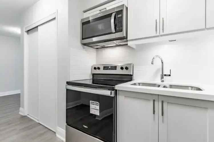 Rent Modern One Bedroom Apartment in Newmarket with In-Suite Laundry