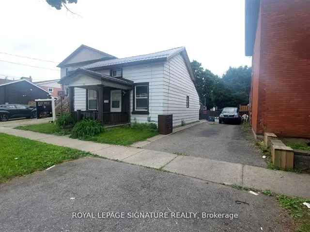 Duplex For Sale in Brantford, Ontario