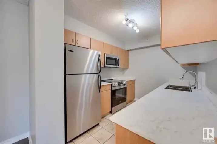 Downtown Edmonton - 2 bedroom condo - #1403 10180 104 ST NW